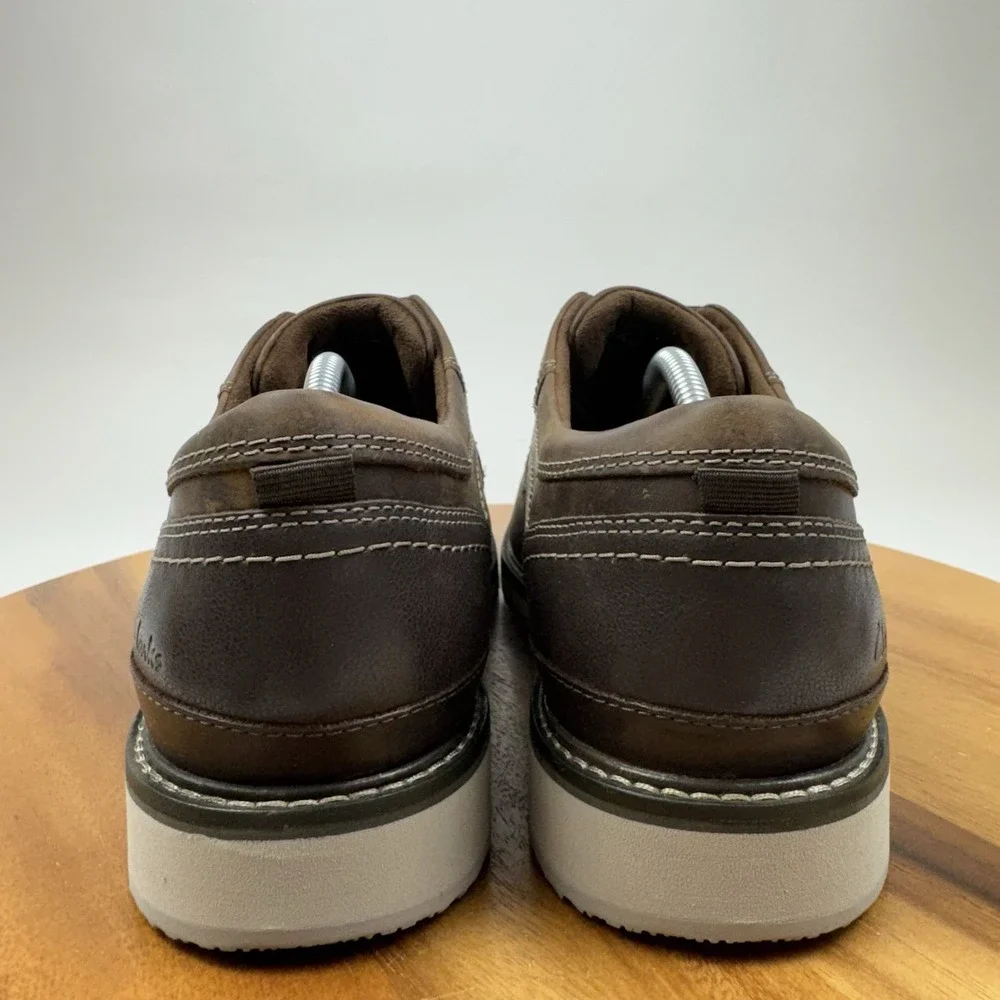 New NWOB Mens Clarks Monahan Brown Beeswax Leather Plain Toe Oxfords Size 11.5 M